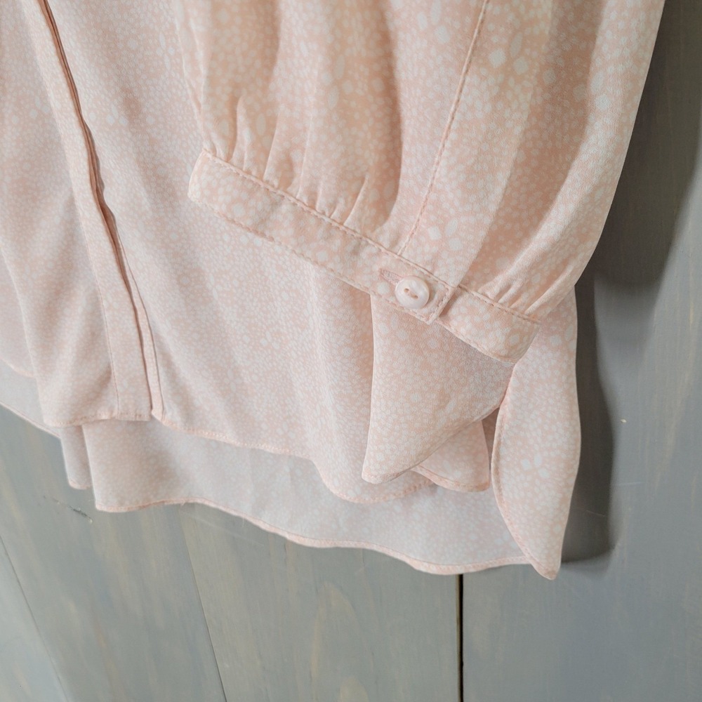 NYDJ Pintuck Blouse Women Large Peach Pink White Dot Print 3/4 Sleeve V-Neck - Picture 6 of 9